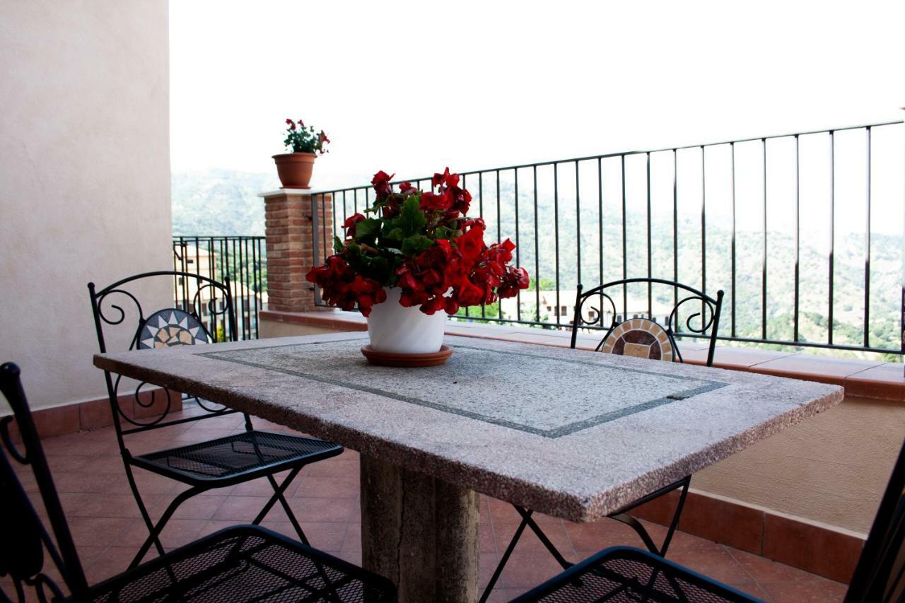Casa Gambino Bed and Breakfast Savoca Exteriör bild